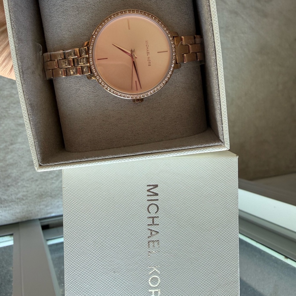 Rose gold Michael Kors watch - Picture 8 of 8